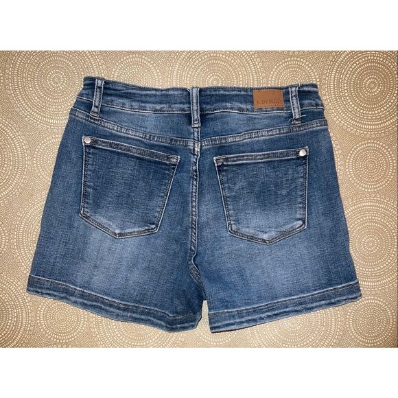 Judy Blue high-waisted medium wash denim shorts - Picture 2 of 3